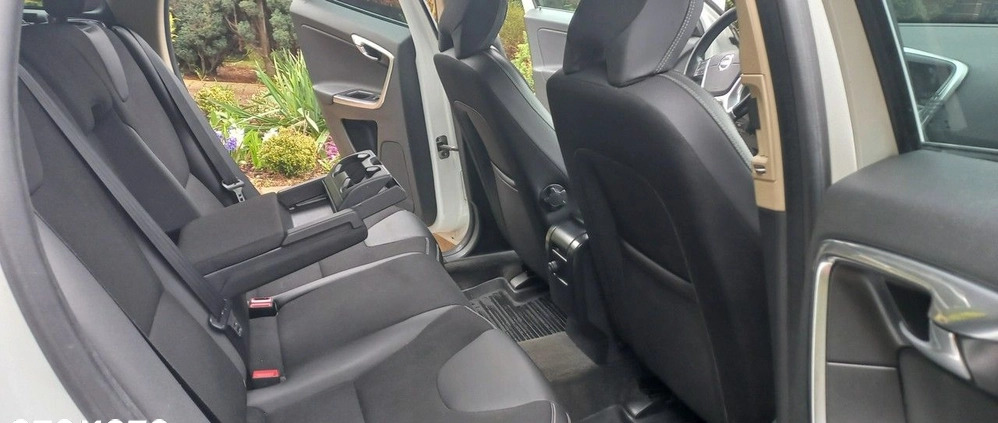 Volvo XC 60 cena 50900 przebieg: 246000, rok produkcji 2013 z Piaski małe 781